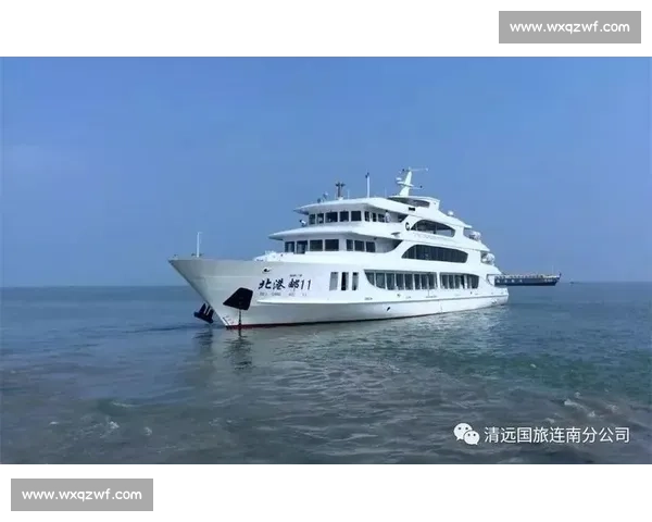 出海逐浪:驾船冲浪的欢乐时光 出海逐浪:驾船冲浪的欢乐时光
