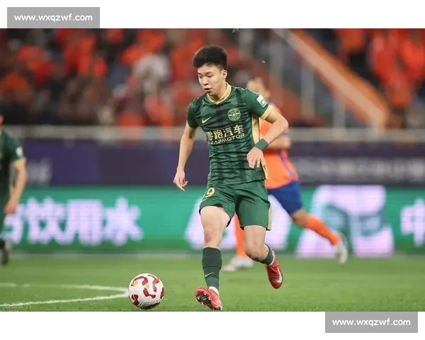 海港新星蒯纪闻德转身价飙升至 27.5 万欧元 入选国足东亚杯名单 海港新星蒯纪闻德转身价飙升至 27.5 万欧元 入选国足东亚杯名单